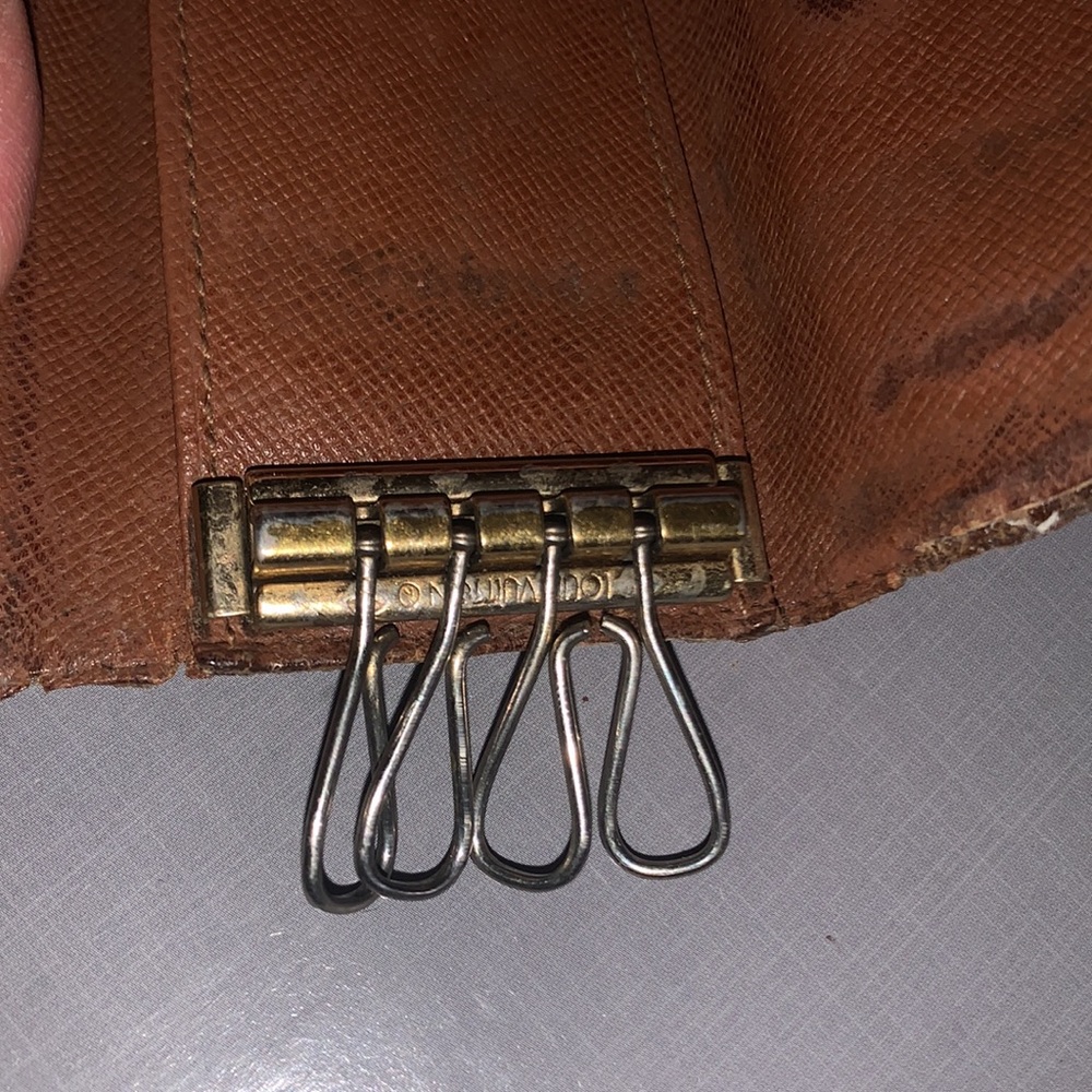🤎 🤎 🤎 Louis Vuitton Monogram signature design LV Logo 4 key holder M/F - Picture 11 of 11